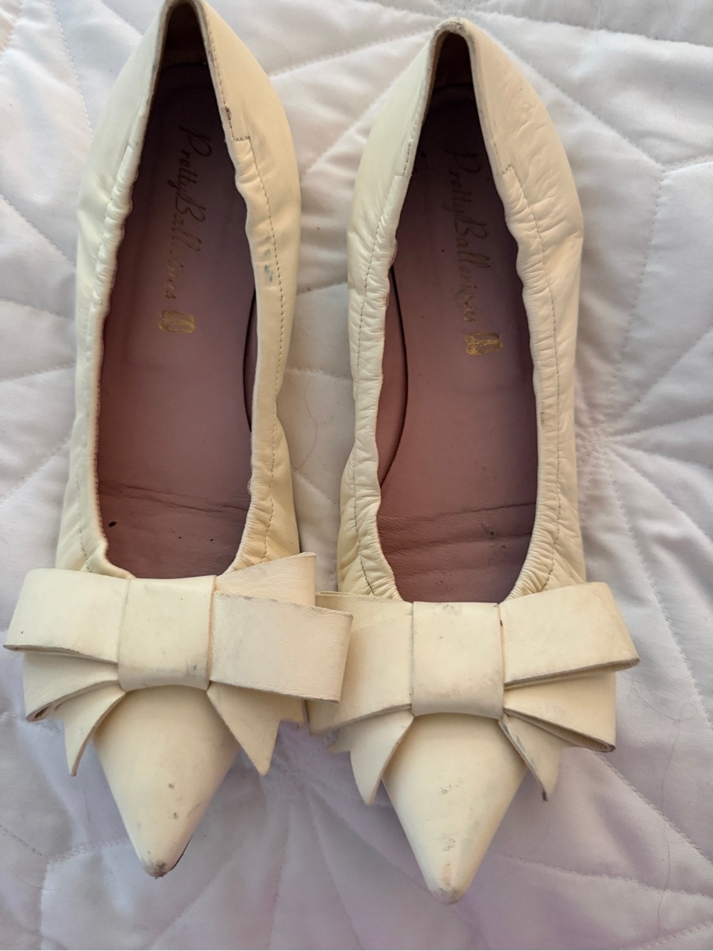 Pretty Ballerinas Cream Pointed-Toe Ballet Flats with Bow